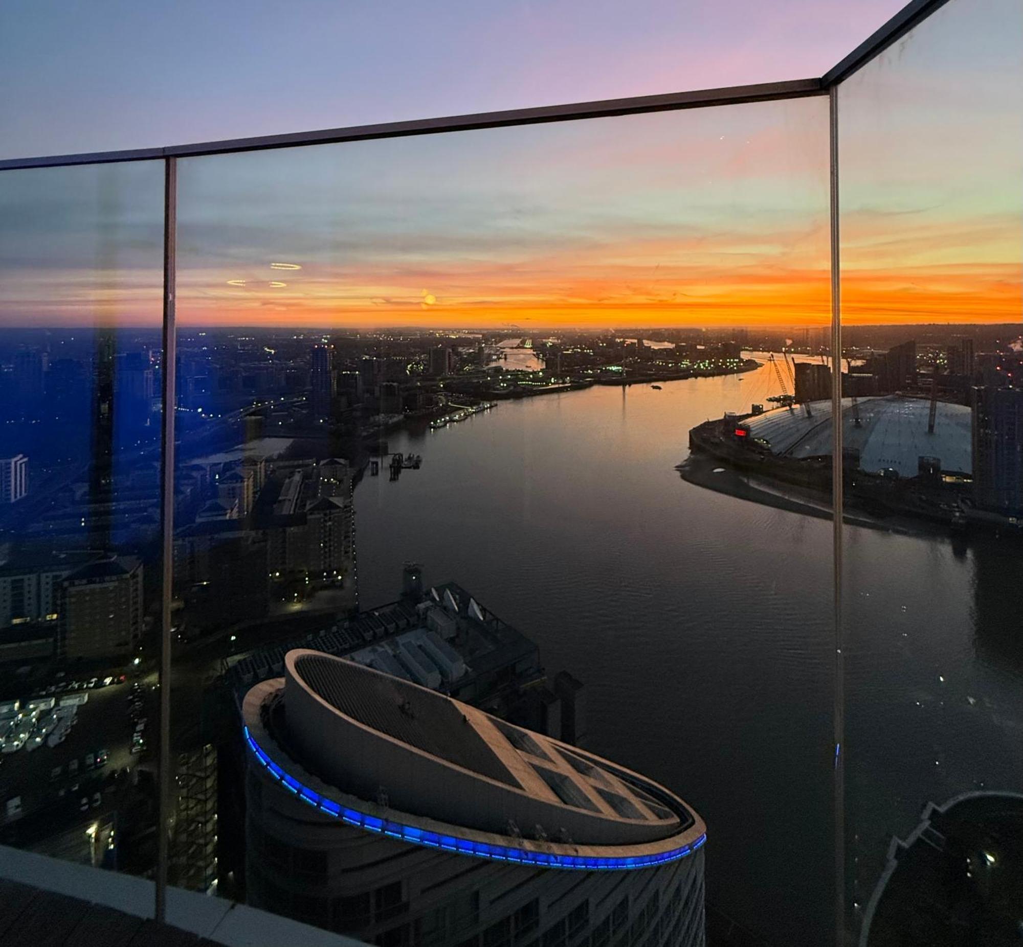 Luxury Modern 2 Bed Flat With Balcony And City View - Canary Wharf City Center Londres Exterior foto